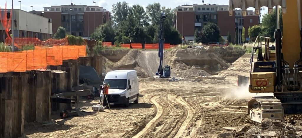 Via allo scavo del sottopasso accanto al cimitero di Mantova